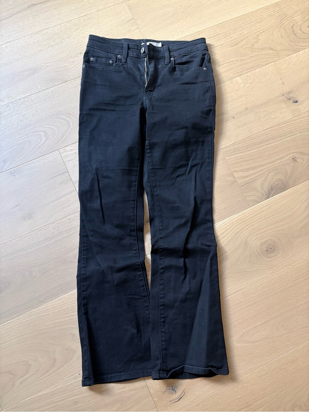 Women’s Black Levi’s - high waist bootcut